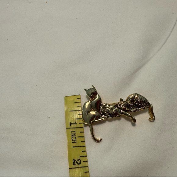 Vintage Boston MFA Gold tone cat brooch. EUC, 2” long, 1.5” high - Picture 6 of 6